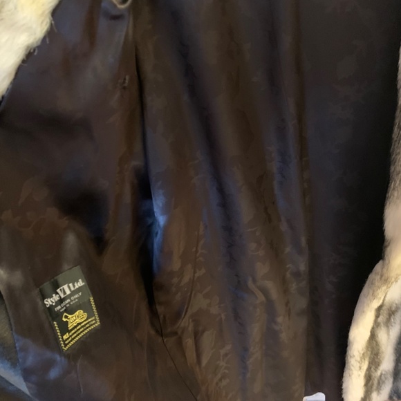 Beautiful Faux Fur coat-Size L or XL - Picture 7 of 8